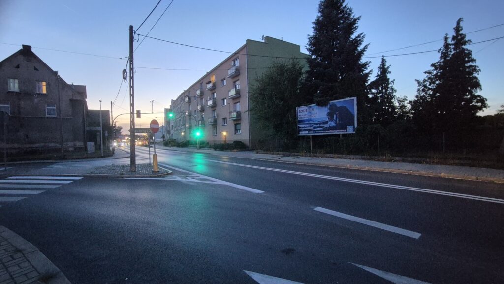 Namysłów 7458 ul. 1 maja róg z Łączyńską obok marketu DINO (2)